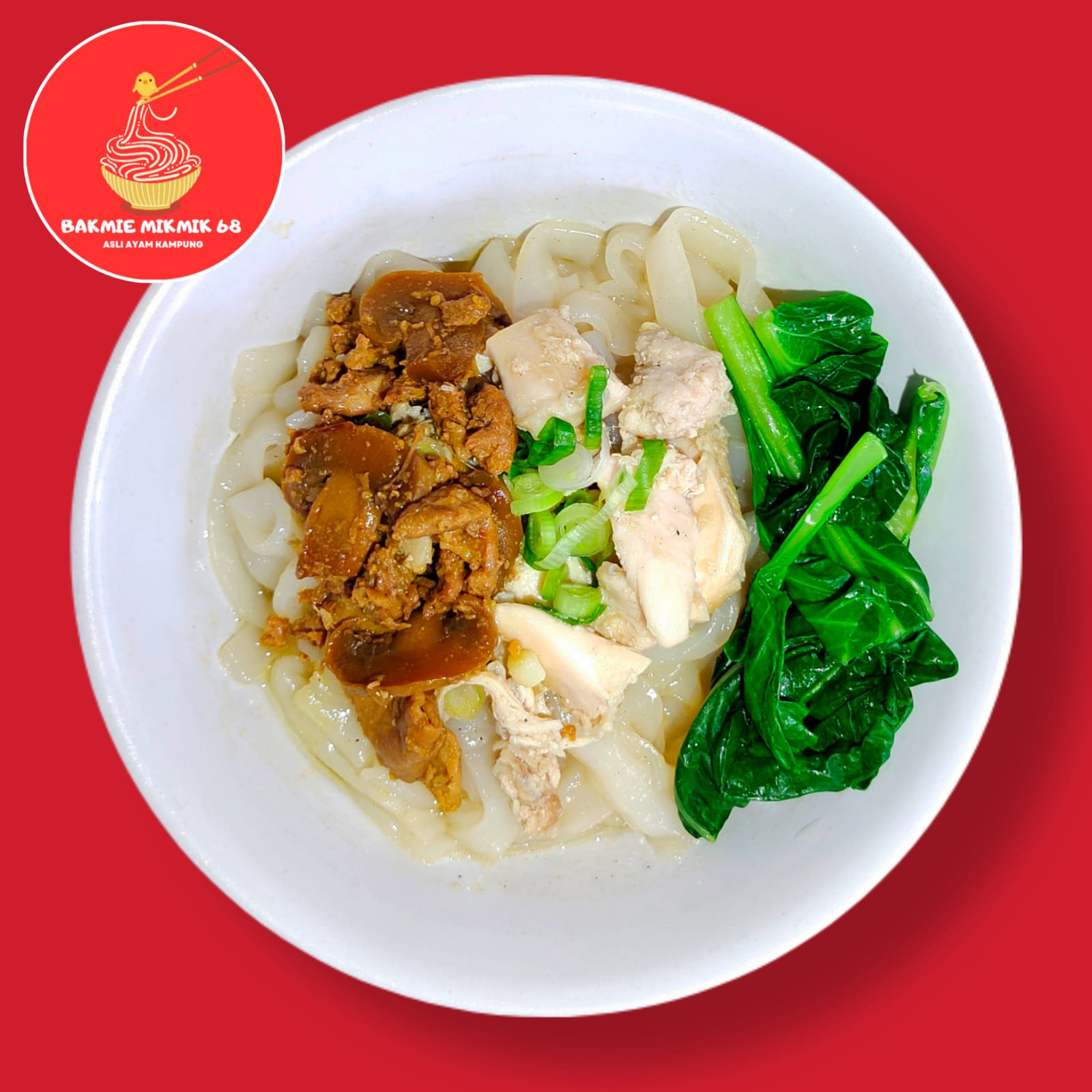 Kwetiau dengan ayam kampung, ayam kecap jamur, dan sayuran