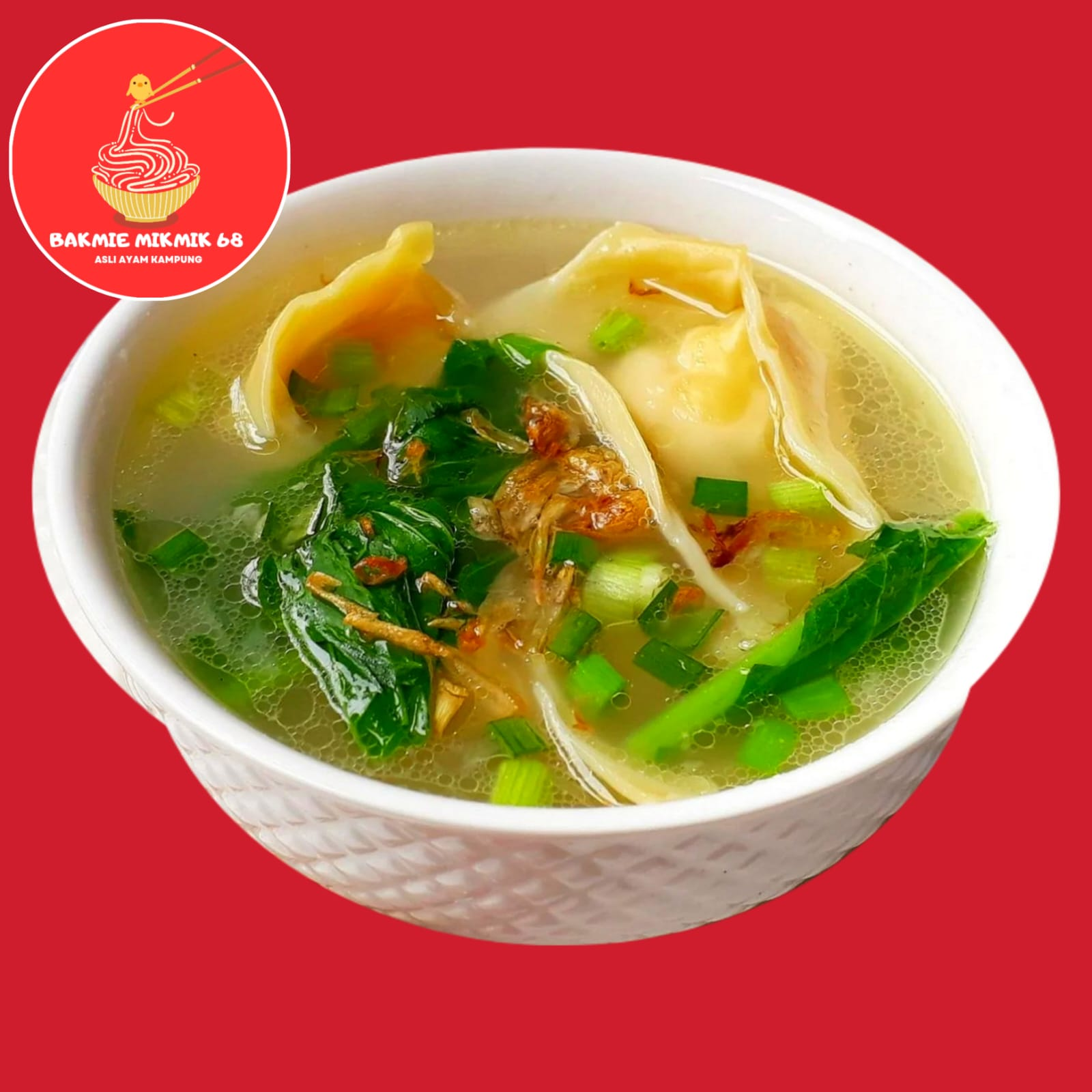 Pangsit dalam kuah dengan sayuran dan daun bawang